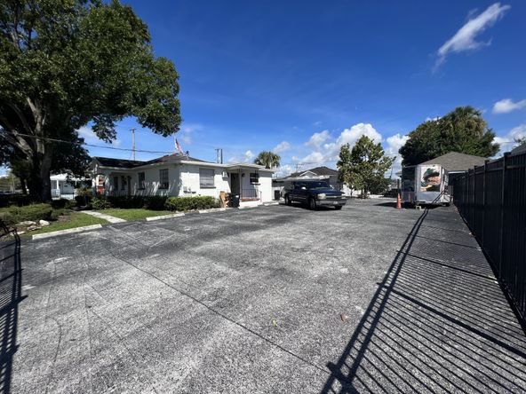 West Tampa Freestanding Building : 2323 W Aileen St, Tampa, FL 33607